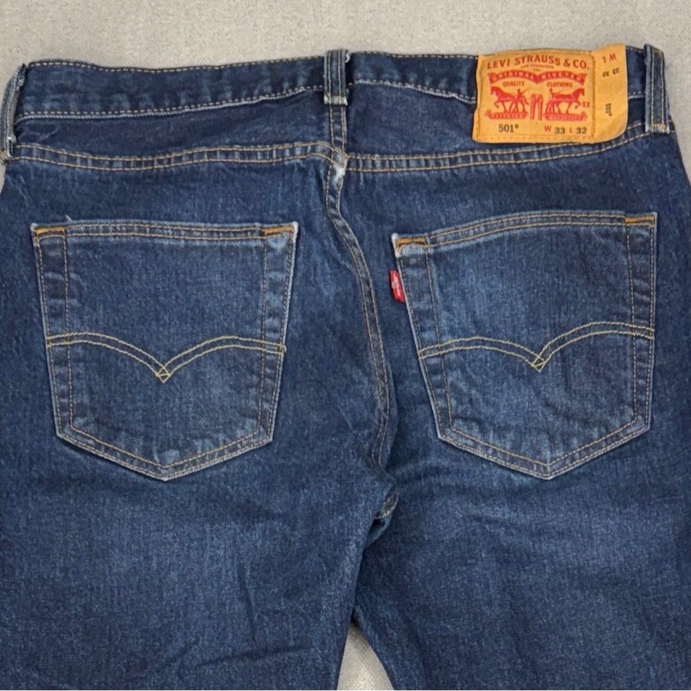 Levis 501 Jeans Mens 33x32 Original Fit Straight Leg Faded Blue Denim Button Fly